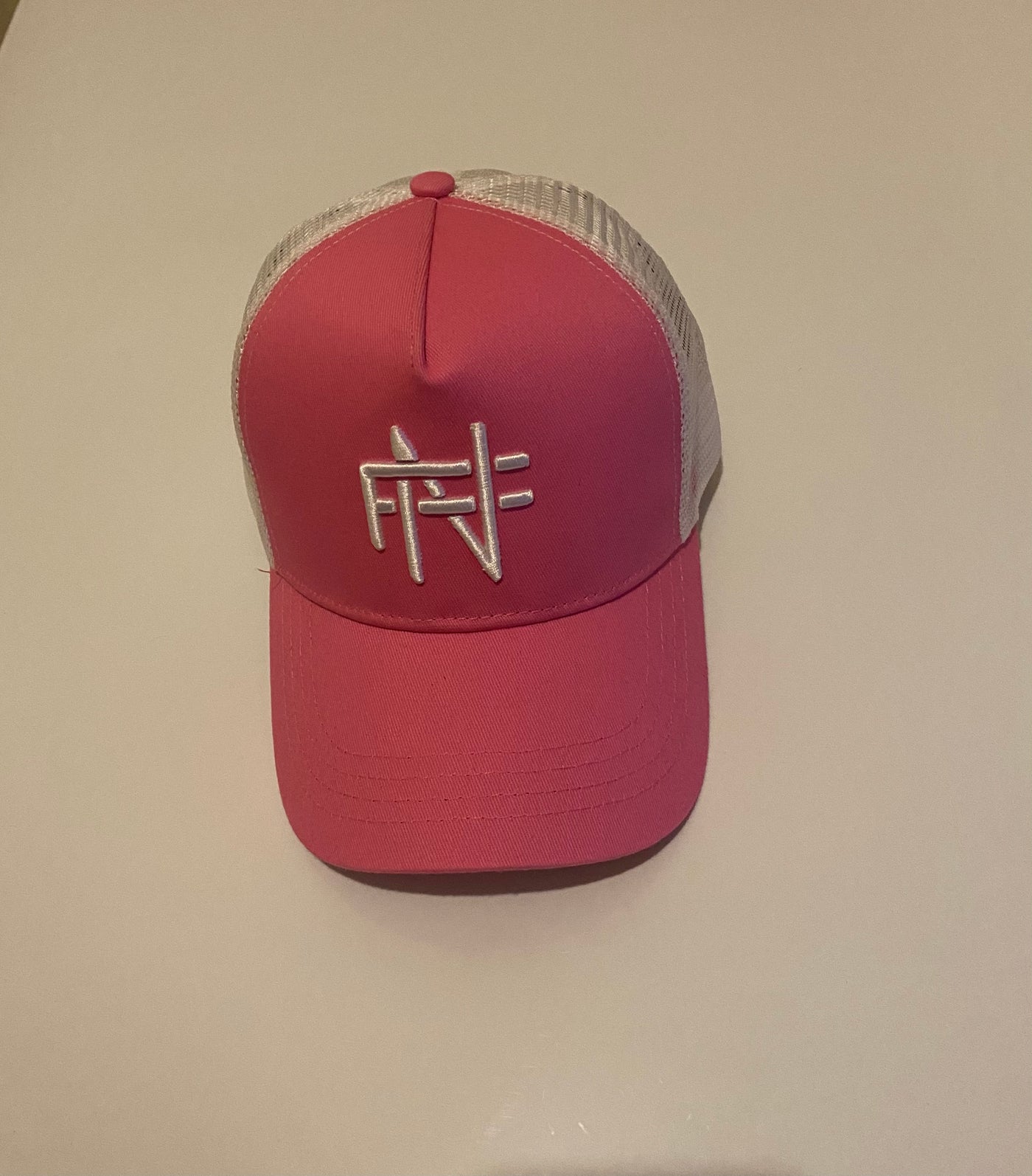 FN CAP PINK & WHITE | FN Cap Pink & White | Fashionable Baseball Cap for a Playful Look